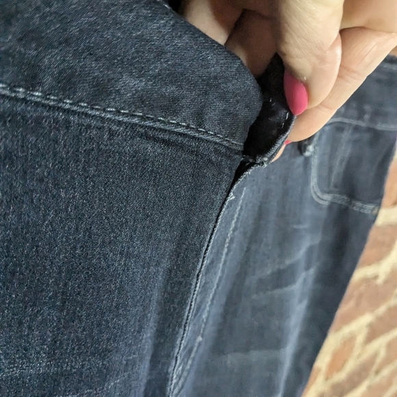 Hot in Hollywood Medium Blue Dark Wash Pull On Los Feliz Flare Jeans - Picture 4 of 11